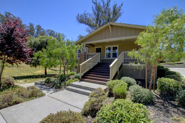 Building Photo - Country Property~West Petaluma~Keep horses...