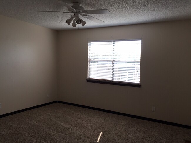 Dormitorio principal - 1400 N Perkins Rd