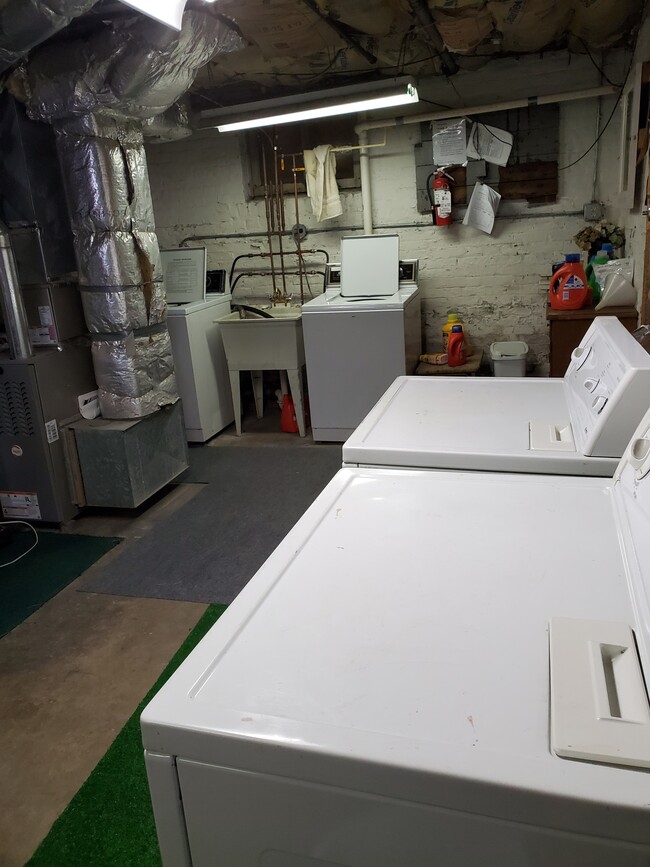 Laundry room-shared - 1562 E Irving Plz