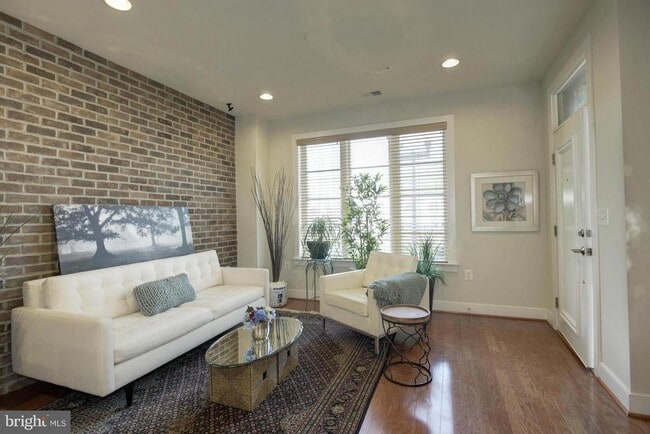 Foto del edificio - 2009 Richmond Hwy