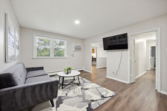 Building Photo - 1406 Wharton Dr