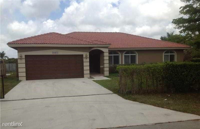Foto principal - 4 br, 2.5 bath House - 13266 SW 203rd St