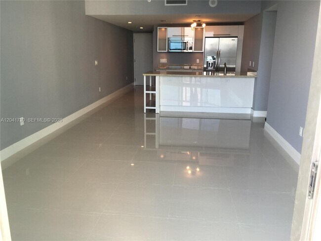 Foto del edificio - 185 SW 7th St