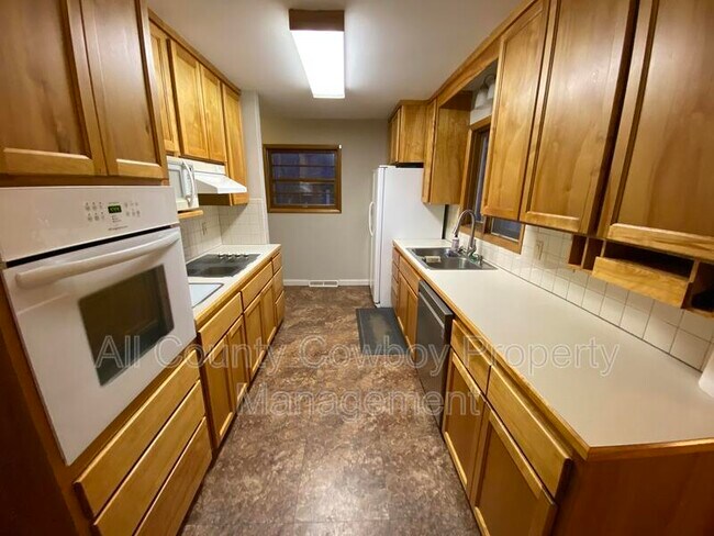 Foto del edificio - 2210 E Sheridan St