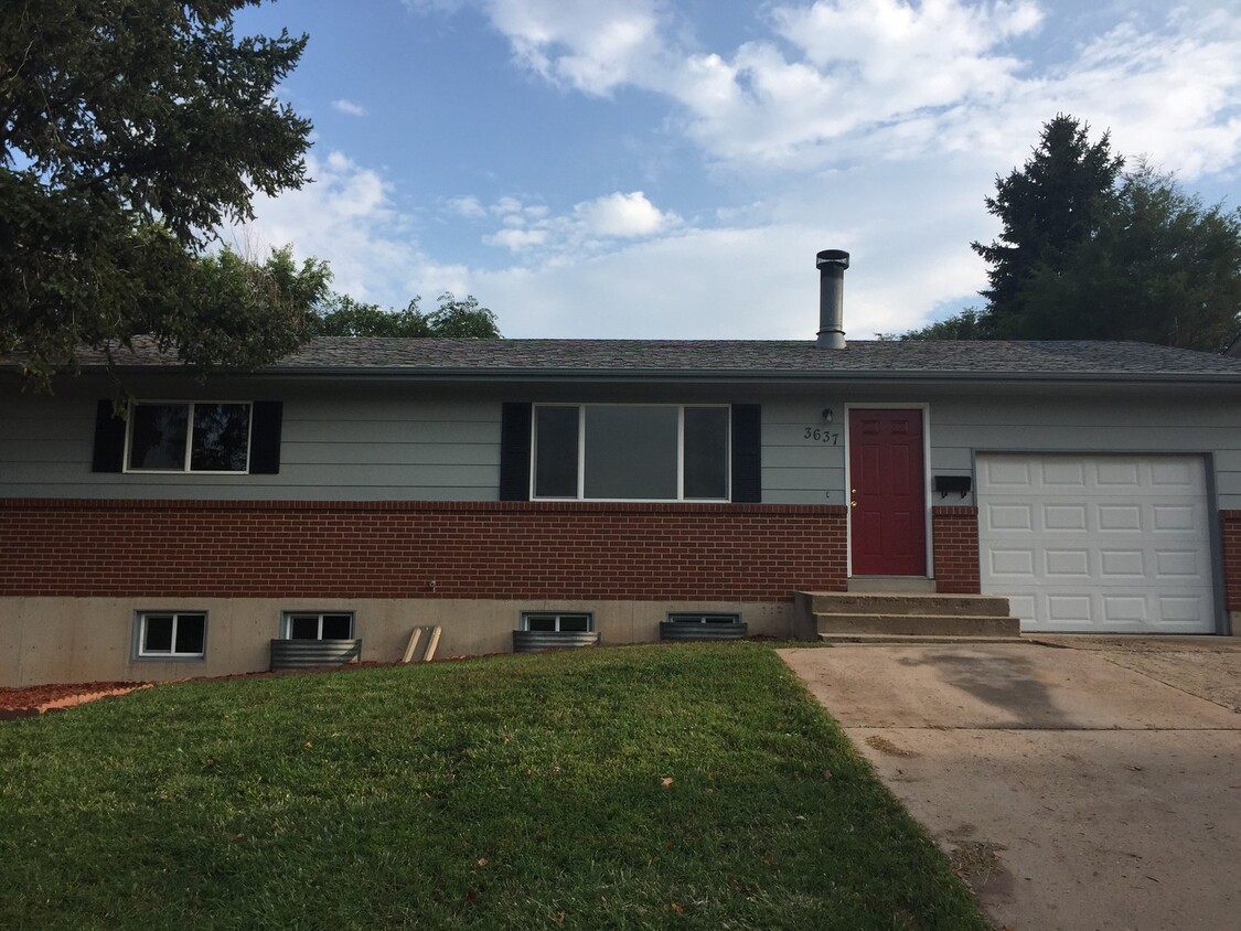 Primary Photo - $2000/Month 3 Bed/2 Bath Ranch Style Home ...