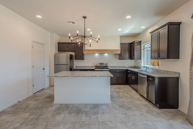 Building Photo - Rancho Sahuarita