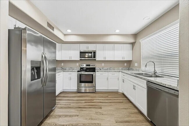 Foto del edificio - 12655 W Orange Dr