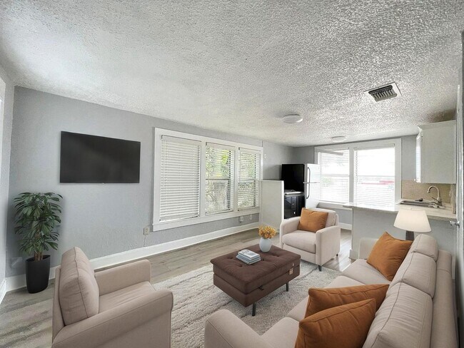 Foto del edificio - 5637 Birchman Ave