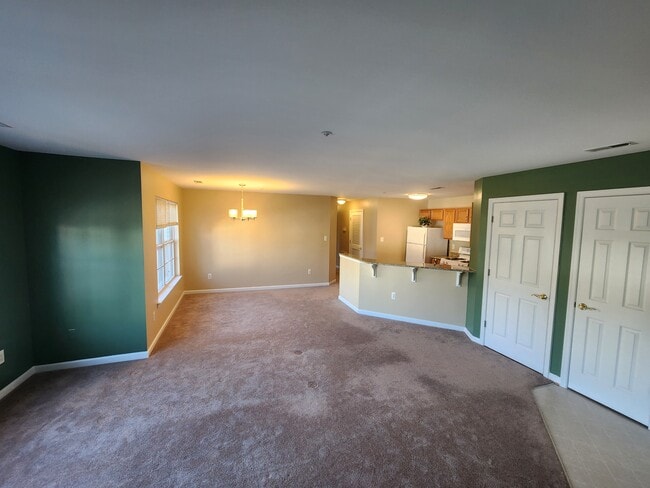 Building Photo - 2026 Windsong Dr
