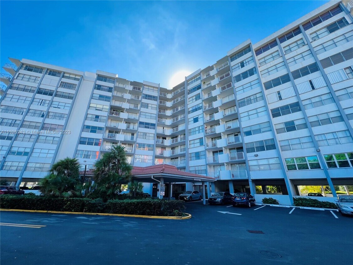 1300 NE Miami Gardens Dr Unit 204E, Miami, FL 33179 Condo for Rent in