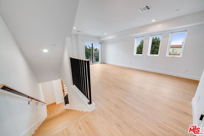 Foto del edificio - 1802 1/2 S Highland Ave