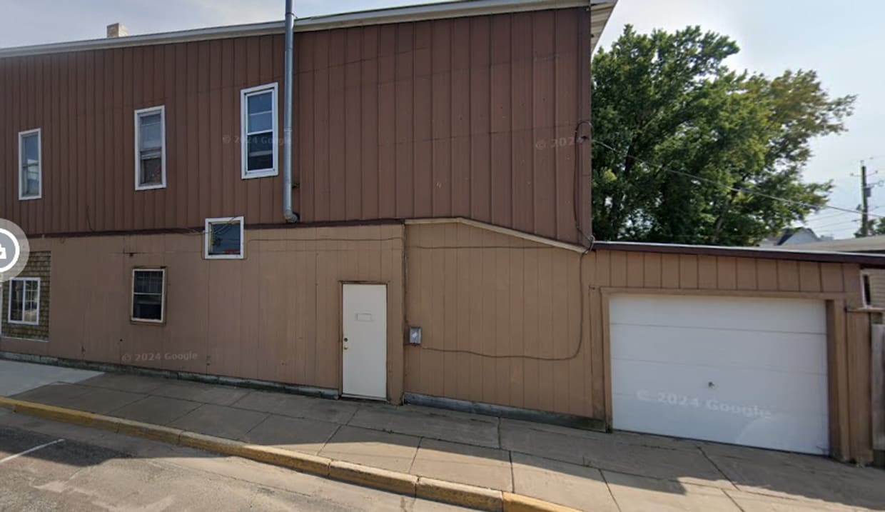 Primary Photo - 26093 W Mondovi St