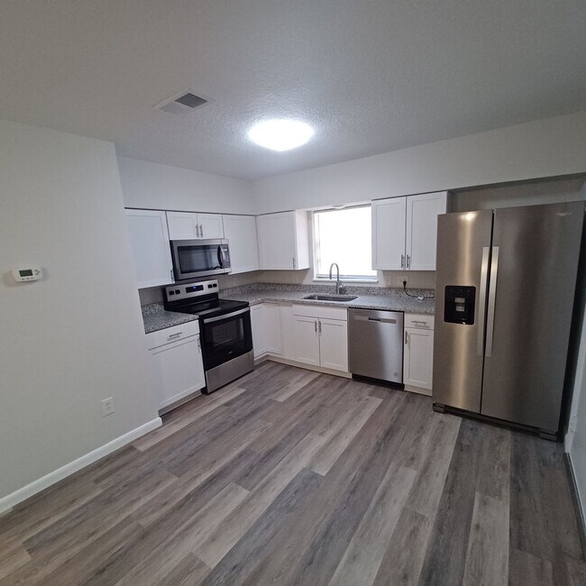 Foto del edificio - Small town 2 BR 1 BA home in Baldwin
