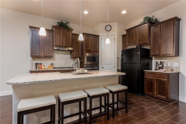 Building Photo - 3001 Tempe Dr