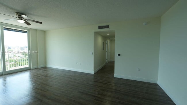 Building Photo - 987 SW 37th Ave