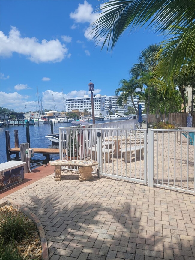 Foto del edificio - 815 Middle River Dr