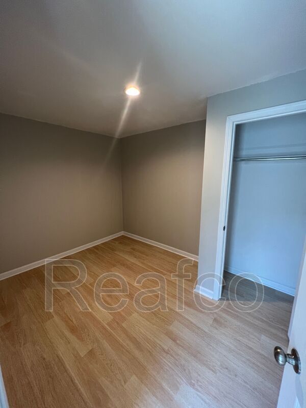 Foto del edificio - 76 Hayden Ave