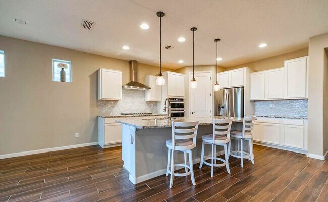 Building Photo - Beautiful Home in great location