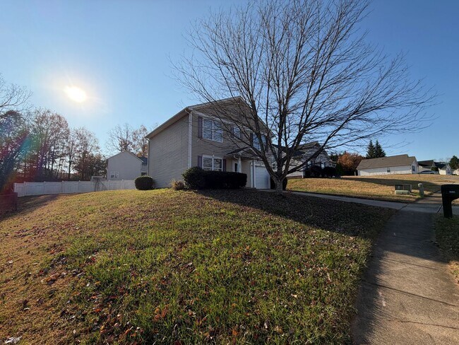 Foto del edificio - Statesville - 3 Bed / 2.5 Bath + Garage