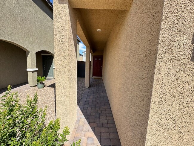 Building Photo - 4 bedroom in gated community!