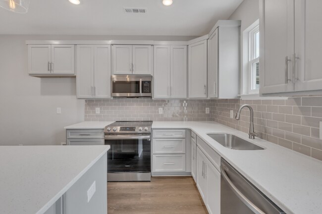 Building Photo - 407 Drakes Wy