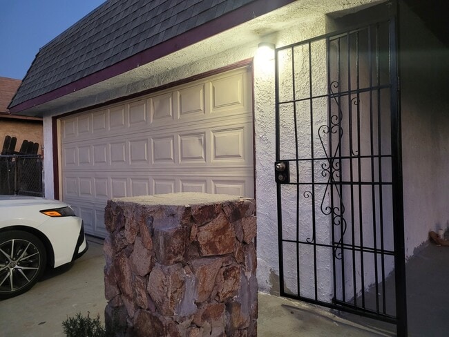 Building Photo - 2894 Demeter Pl