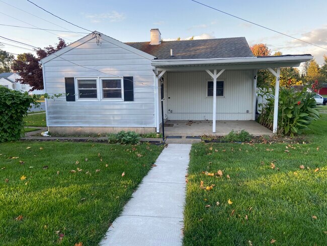 Rear of home with covered patio - 200 7th St