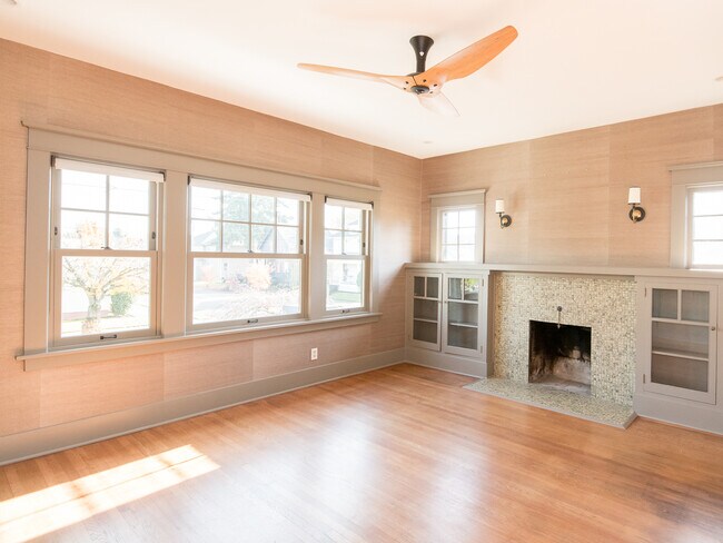 Building Photo - 4307 N Borthwick Ave