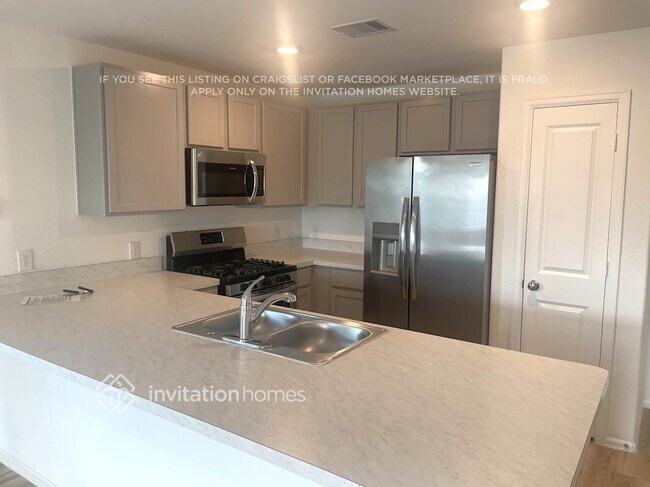 Building Photo - 405 Maple Bnd Ln