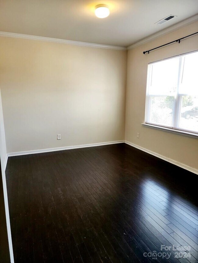 Foto del edificio - 504 Twelve Oaks Ln