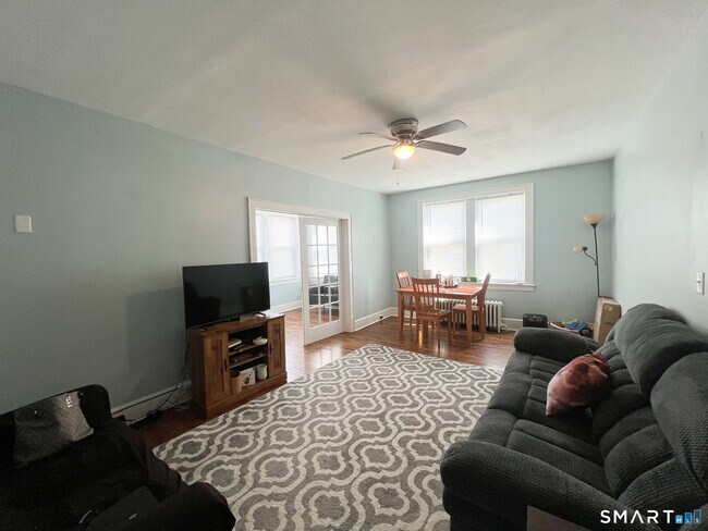 Foto del edificio - 793 Milford Point Rd