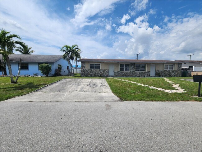 Building Photo - 1806 SW 97th Ave