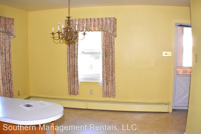 Building Photo - 3 br, 1 bath House - 2 Pine Street