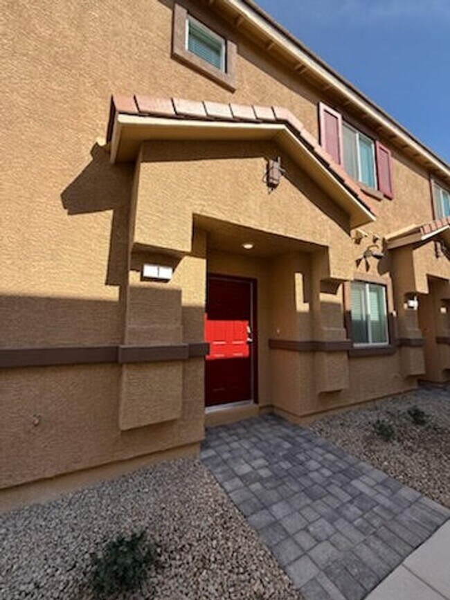 Foto del edificio - 2 Bedroom NEW Townhouse with Mountain Views close to the VA Hospital in North Las Vegas.