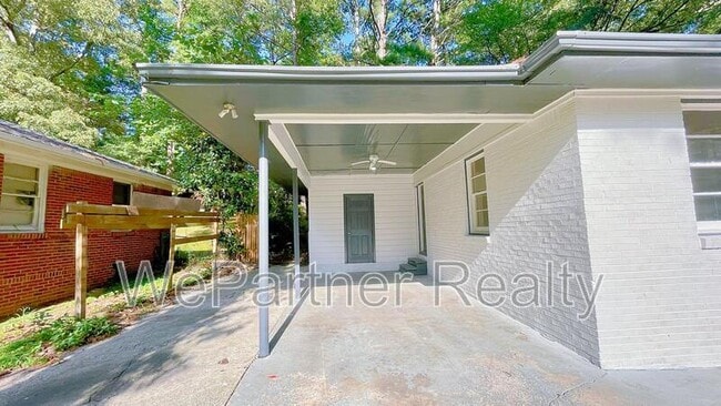 Building Photo - 2744 Fairlane Dr SE
