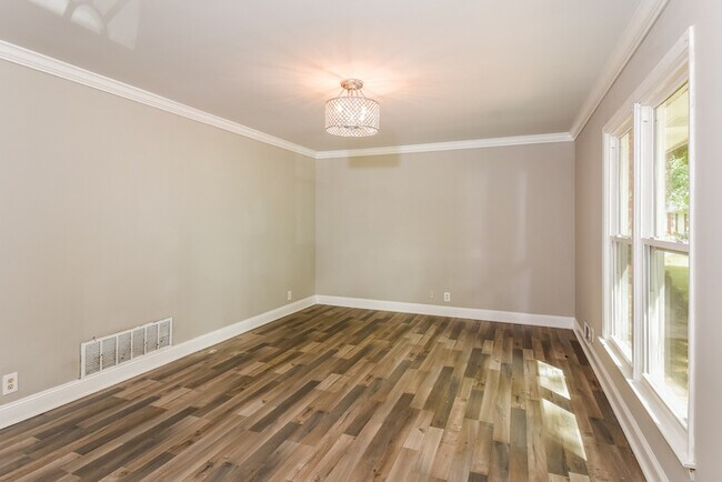 Building Photo - 5287 Chantilly Terrace