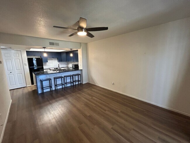 Foto del edificio - 4730 W Northern Ave