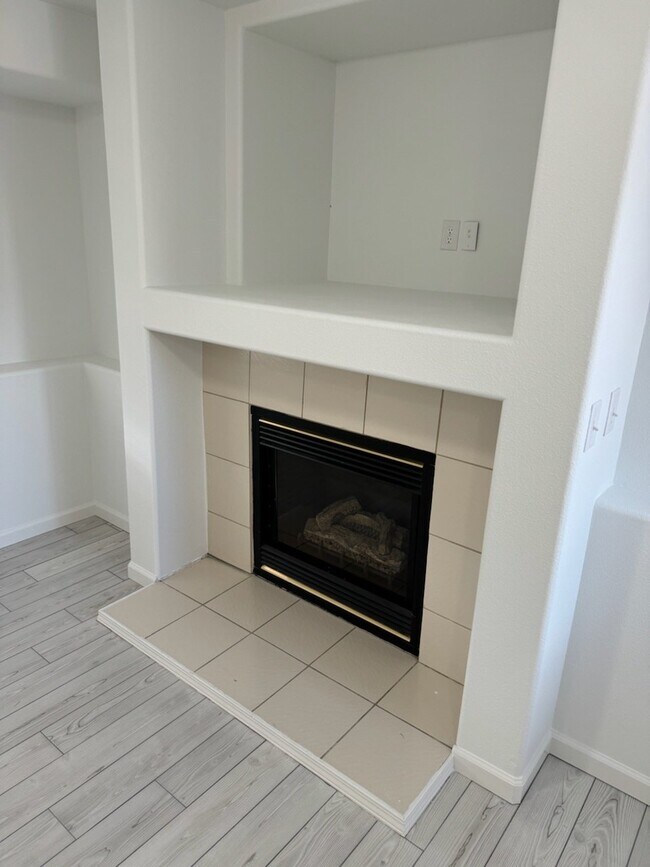 Building Photo - 775 Descendant Dr