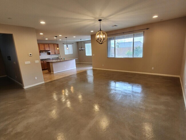 Building Photo - 625 Comodo St