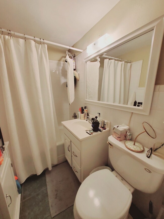 Building Photo - 444 Bedford St