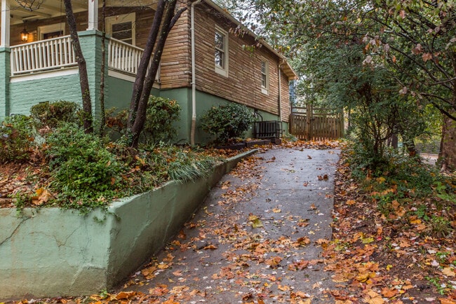 Building Photo - 1327 Miller Reed Ave SE