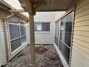 Building Photo - 327 Maybrook Dr
