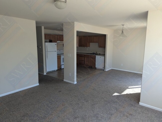 Building Photo - 4 Bedroom 2.5 Bath Townhome, Coming Soon!