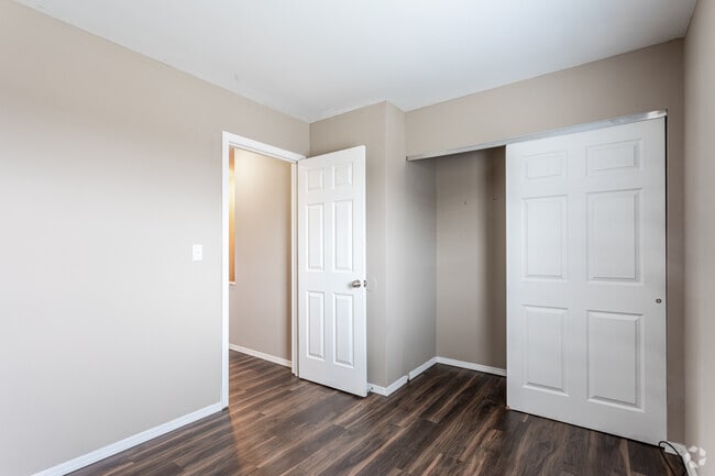 2BR, 1.5 BA - 1100 SF - Silver Springs