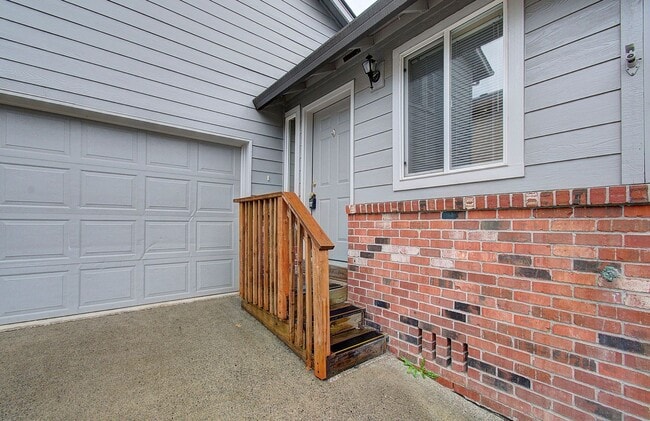 Foto del edificio - WOODLAND 3 BEDROOM, 3 BATH BEAUTY!