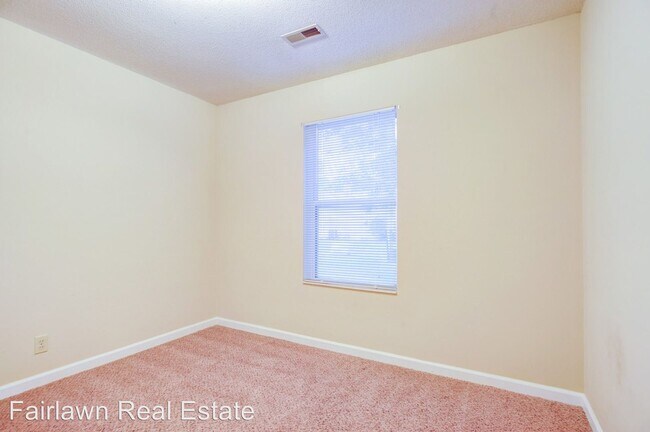 Foto del edificio - 2 br, 1 bath Apartment - 300 E. Fairlawn