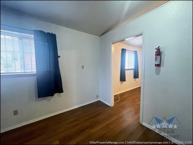 Building Photo - 1526 Yandell Dr