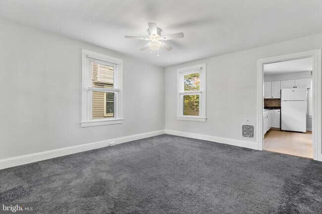 Building Photo - 216 N Aberdeen Ave