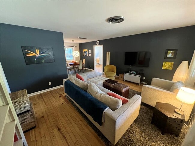 Building Photo - 4506 Oakmont Blvd