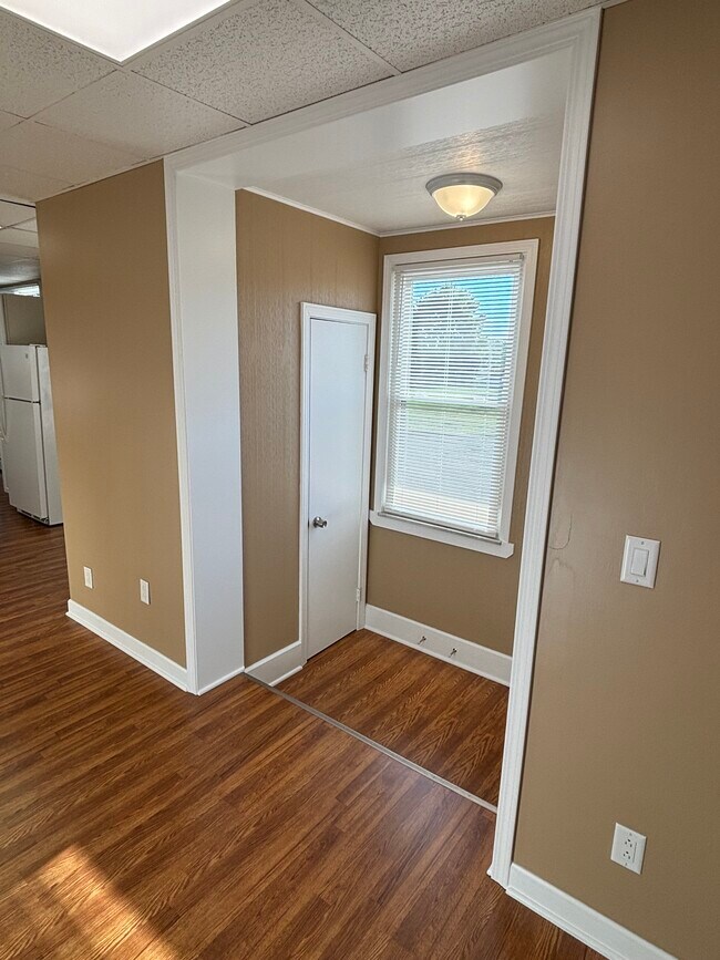 Building Photo - 15 N Wickliffe Cir